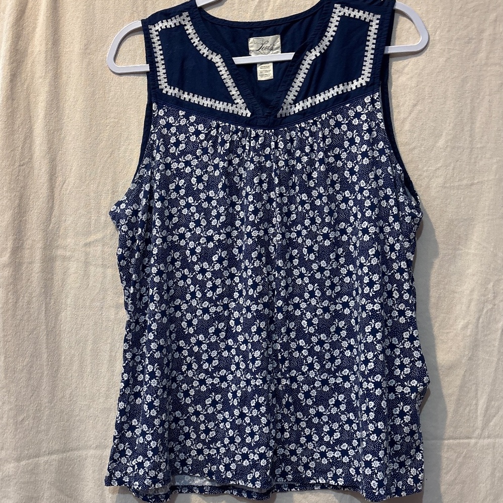 Levi’s Sleeveless Shirt